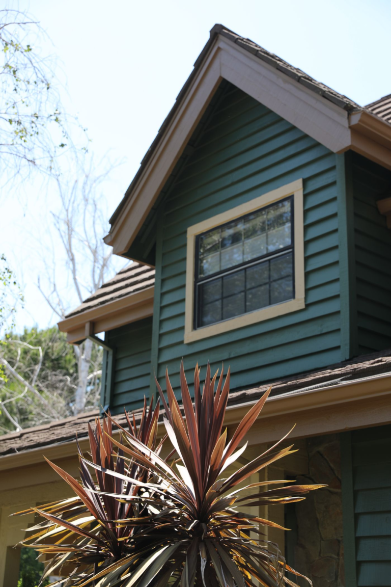When Is the Best Time to Repair Siding in Sacramento?